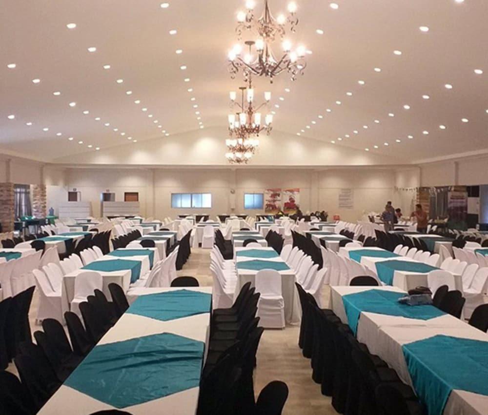 Acacia Hotel Баколод Екстер'єр фото